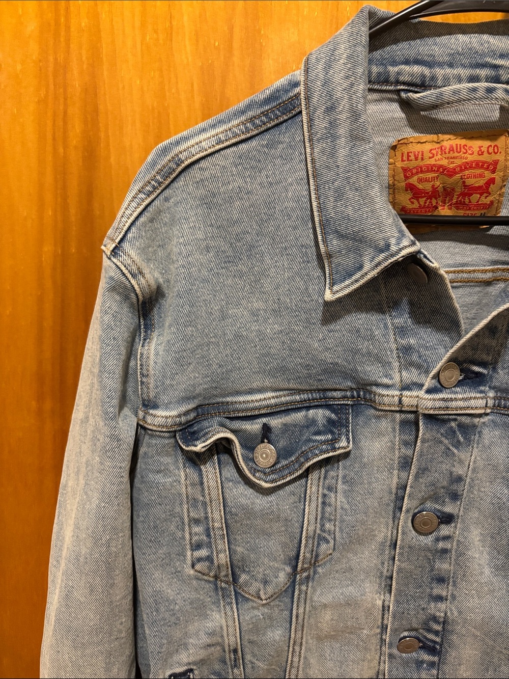 Levi's Light Blue Denim Trucker Jacket - Picture 4 of 11